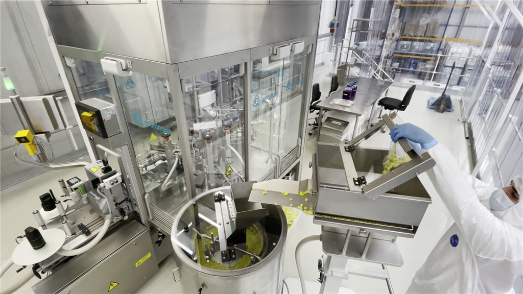 Hybrid cleanroom for injection moulding manufacturing Gallery Image